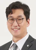Simon Lee